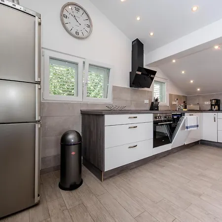 **** Auf Der Insel Rab Apartman *